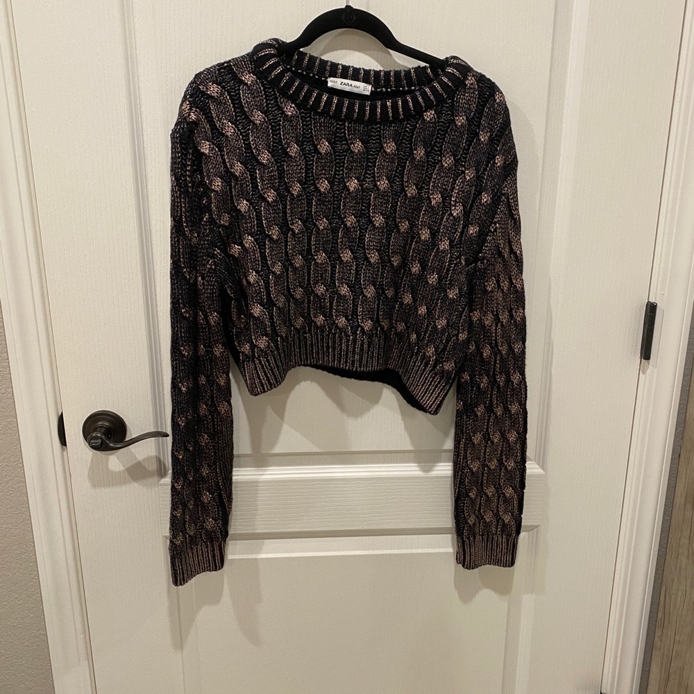 Zara cropped sweater in black and rose gold